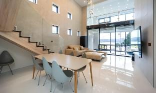 Yeosu Baekya Pool Villa &amp;amp;amp;amp;amp;amp;amp;amp;amp; Kids (Ocean View, New Construction) Bed and Breakfast in South Korea