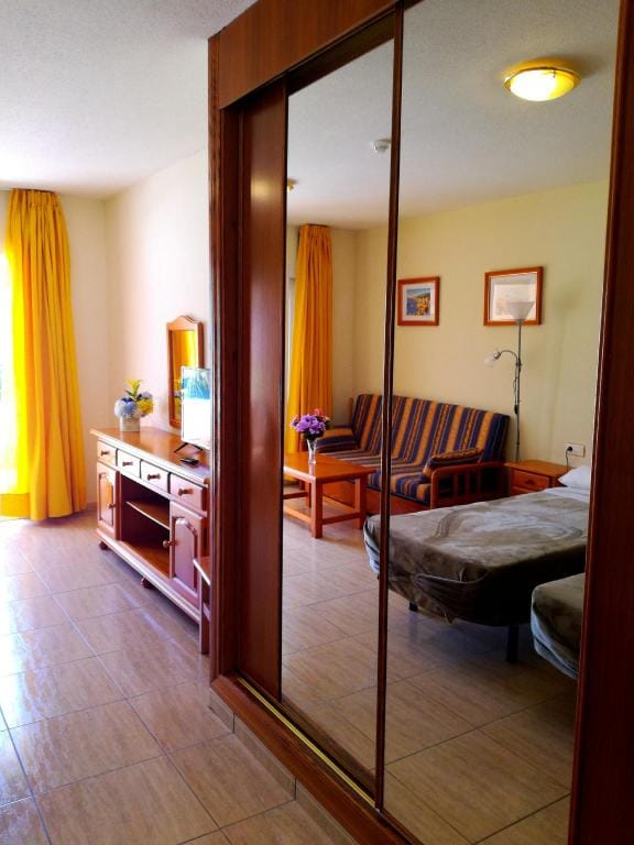 APARTAMENTOS PARQUE CAROLINA Hotel in Abona
