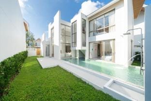 普吉岛邦涛4卧室设计师花园泳池•小白别墅V7 Villa in Thep Krasatti
