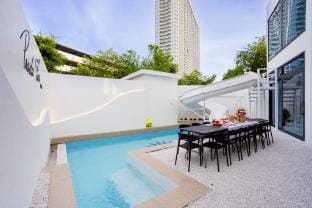 Prada Fun pool villa พูลวิลล่าใกล้ Walking Street Villa in Pattaya City
