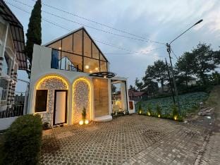 Aesthetic Villa Lembang Bandung W private pool 5BR Villa in Parongpong