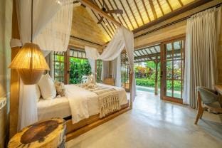 Nyaman2-Swim,Sip,Relax–Luxe Villa Living Villa in Sukawati