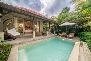 Nyaman2-Swim,Sip,Relax–Luxe Villa Living Villa in Sukawati