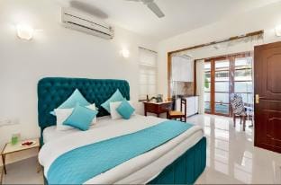 Candolim Bliss Villa with pvt Pool - Beach walk  Villa in Candolim