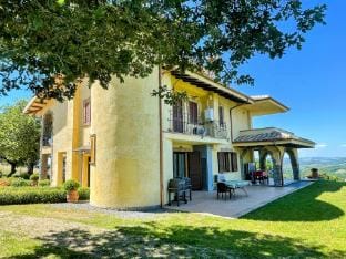 Charming villa in Umbria - sleeps 24 - lake view - Pool, jacuzzi and events room Villa in Montefiascone