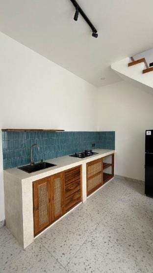 New brand villa 1BR 1POOL, 10 min to canggu, beach Villa in North Kuta