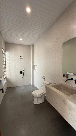 New brand villa 1BR 1POOL, 10 min to canggu, beach Villa in North Kuta