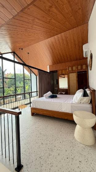New brand villa 1BR 1POOL, 10 min to canggu, beach Villa in North Kuta