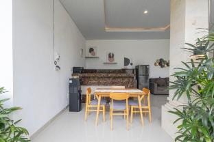 Villa 3ROOM 1POOL in canggu, 7 min to beach Villa in North Kuta