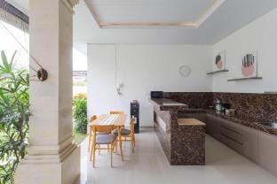 Villa 3ROOM 1POOL in canggu, 7 min to beach Villa in North Kuta