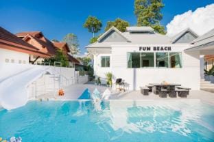 Fun Beach Pool Villa พูลวิลล่าติดทะเล   Villa in Chon Buri Changwat