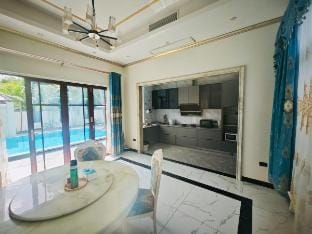 Green Wonderland · Pool Villa 5 Bed &Kitchen Oz*4* Villa in Pattaya City