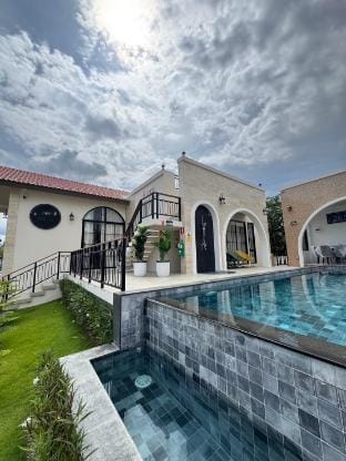 Ricco Poolvilla Khaoyai Villa in Laos