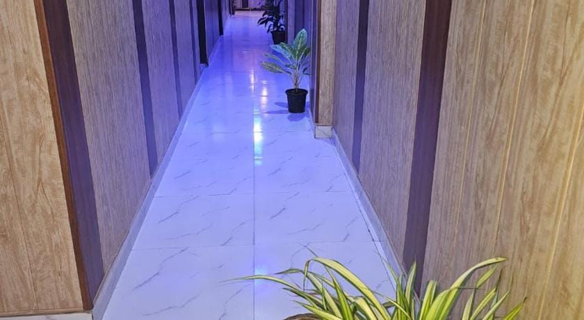 FOUR FOX HOTEL - NEAR ANAND VIHAR TERMINAL Hotel in Noida