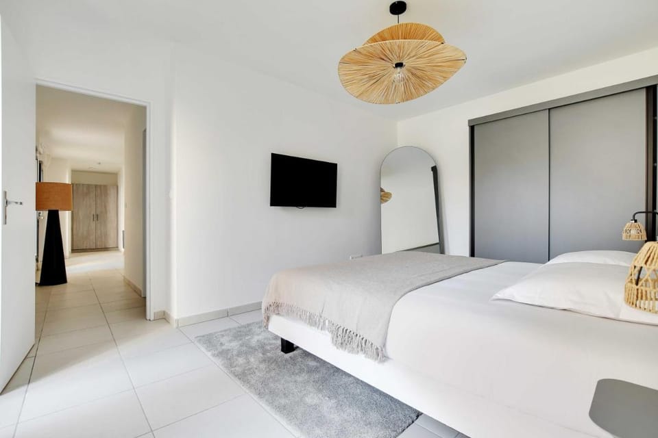 Elegant Appt - 3BDR/8P - Near Paris & La Défense Apartment in Puteaux