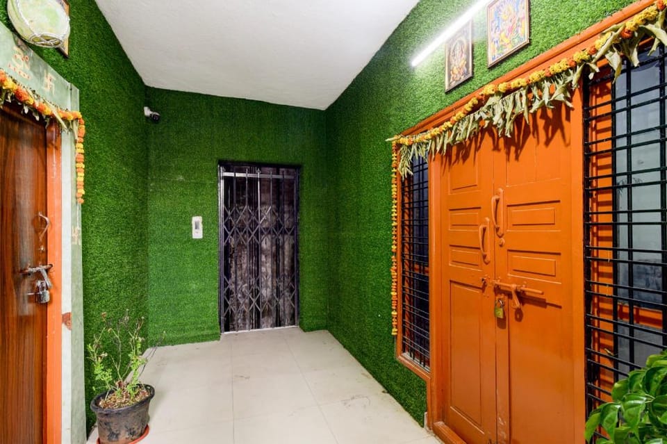 SPOT ON Hotel Tillu Grand Hotel in Hyderabad
