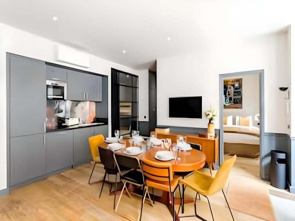 Place des Vosges Apartment with Air Conditioning Apartment in Paris