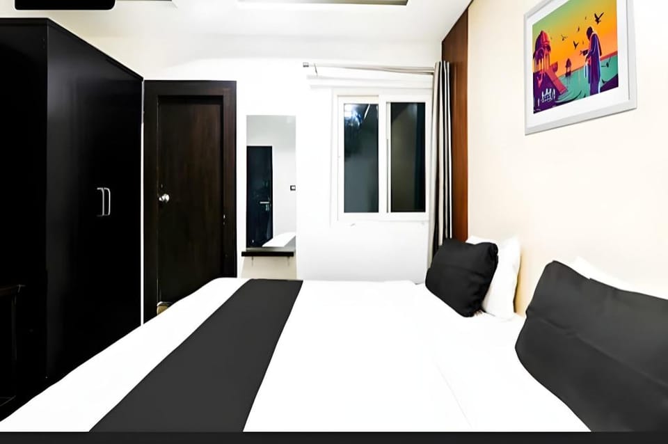 Hotel Red Carpet & Banquet Hotel in Uttar Pradesh