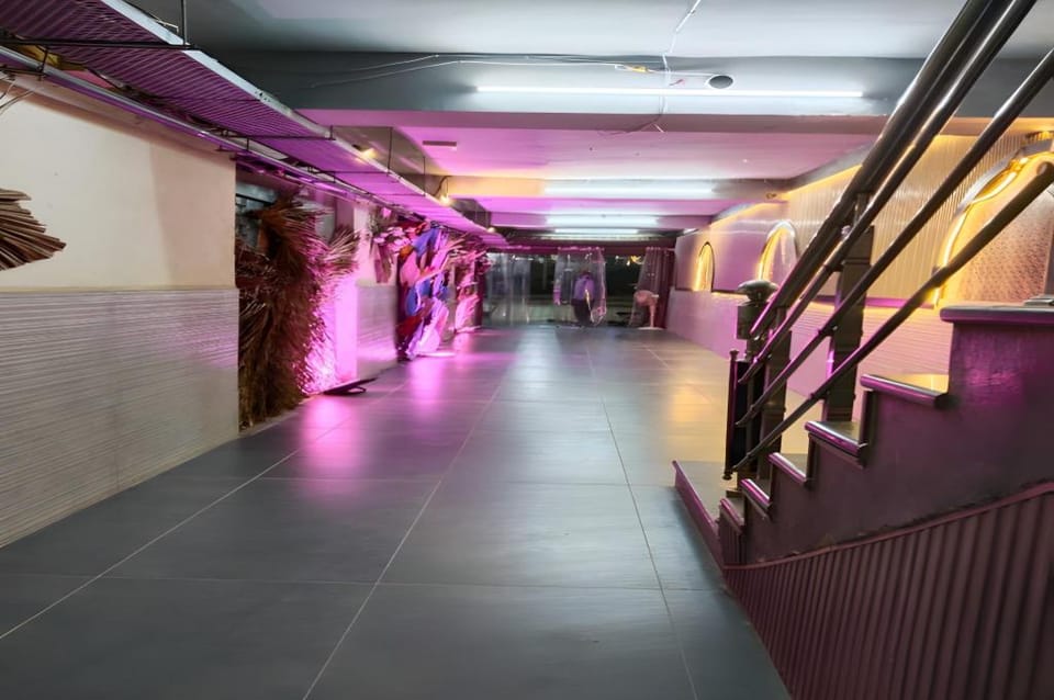 Hotel Red Carpet & Banquet Hotel in Uttar Pradesh