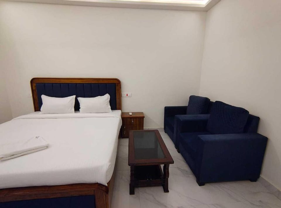 POP 83948F Utr Medipally Chengichrala X Roads Hotel in Hyderabad
