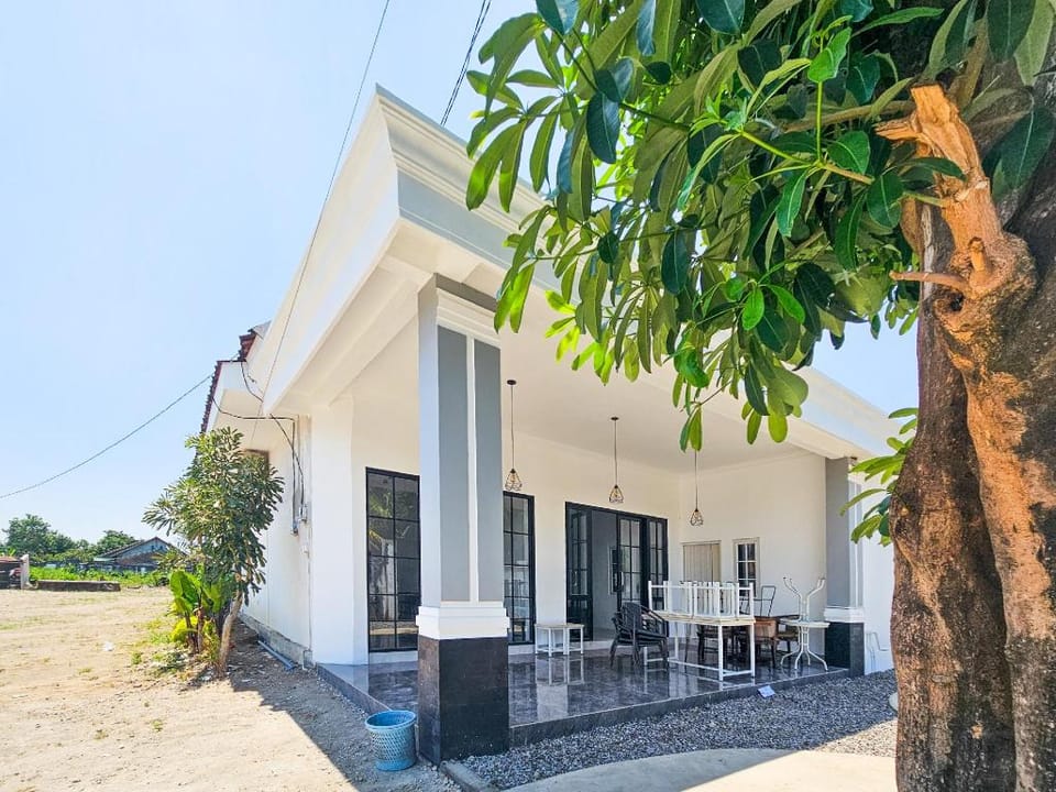 Dhoriz Homestay Syariah RedPartner @ Kampung Inggris Pare Hotel in East Java