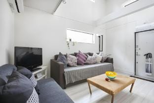 渋谷駅至近！中目黒・恵比寿・代官山徒歩圏、おしゃれなロフト付きNEWルームOPEN！ Apartment in Shibuya