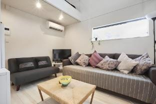 渋谷駅至近！中目黒・恵比寿・代官山徒歩圏、おしゃれなロフト付きNEWルームOPEN！ Apartment in Shibuya