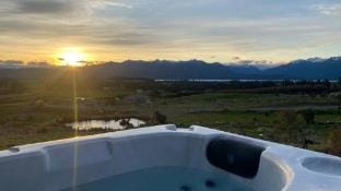 Paradise in Fiordland - Lake & Mountain view  Apartment in Te Anau