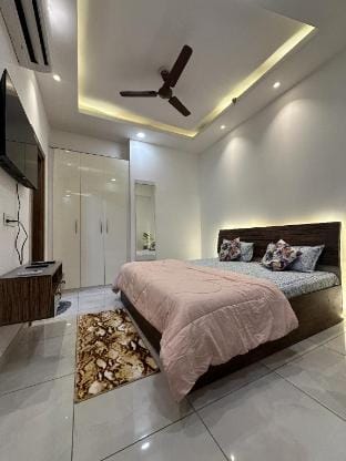 Cozy and luxury downtown studio Apartment in Noida