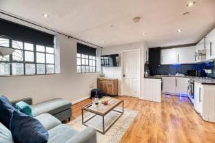 Central 2 Bedroom Apt by Guestz Apartment in Chester