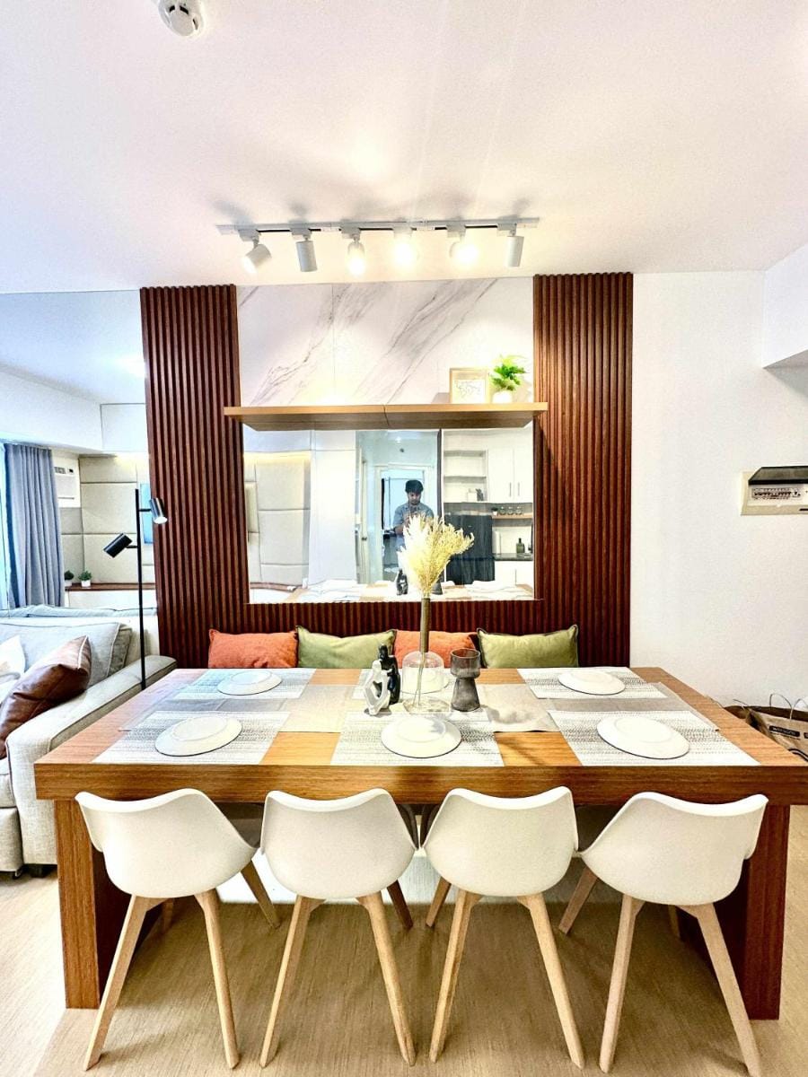 Spacious Two Bedroom with Pool View - Iloilo Apartment in Iloilo City