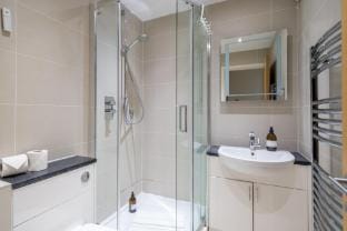 Stylish flat close to St Paul’s Cathedral Apartment in London Borough of Camden