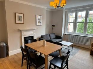Bright 1-Bed Flat near Fitzrovia Apartment in London Borough of Islington