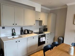 Chic 2BR Flat in Trendy London Apartment in London Borough of Islington