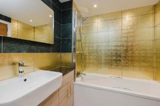 Stylish Apartment with Balcony in Old Town Apartment in Edinburgh