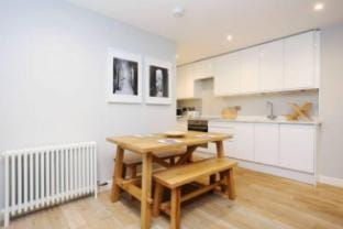 Vibrant Home near Calton Hill Apartment in Edinburgh