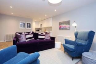 Vibrant Home near Calton Hill Apartment in Edinburgh
