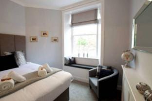 Warm apartment with an Edinburgh Castle view Apartment in Edinburgh