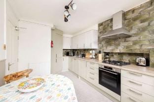 Beautiful apartment, private garden, Calton Hill Apartment in Edinburgh