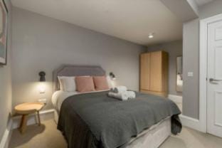 Luxurious Home near Haymarket Station Apartment in Edinburgh