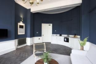 Contemporary 1-bed near Edinburgh Castle Apartment in Edinburgh