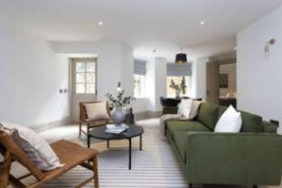 Stylish 1-bed near Princes St w/Courtyard Apartment in Edinburgh