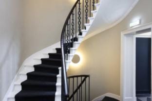 Stylish 1-bed near Princes St w/Courtyard Apartment in Edinburgh