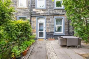 Charming Apartment near Leith Links with Patio Apartment in Edinburgh
