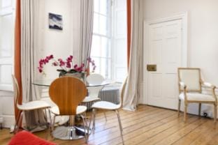 Contemporary Flat in the New Town Apartment in Edinburgh