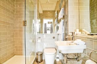 Charming Apartment with Castle View in City Centre Apartment in Edinburgh