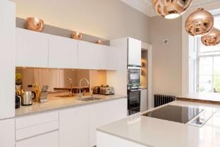 Ultra Luxe Home near Princes Street Apartment in Edinburgh