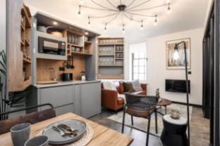 White Coats: Royal Mile 2bed w/City Views Apartment in Edinburgh