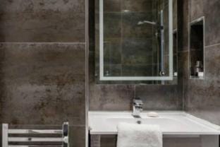 Converted Flat in Historic Building in New Town Apartment in Edinburgh