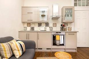Stylish Flat close to National Museum of Scotland Apartment in Edinburgh